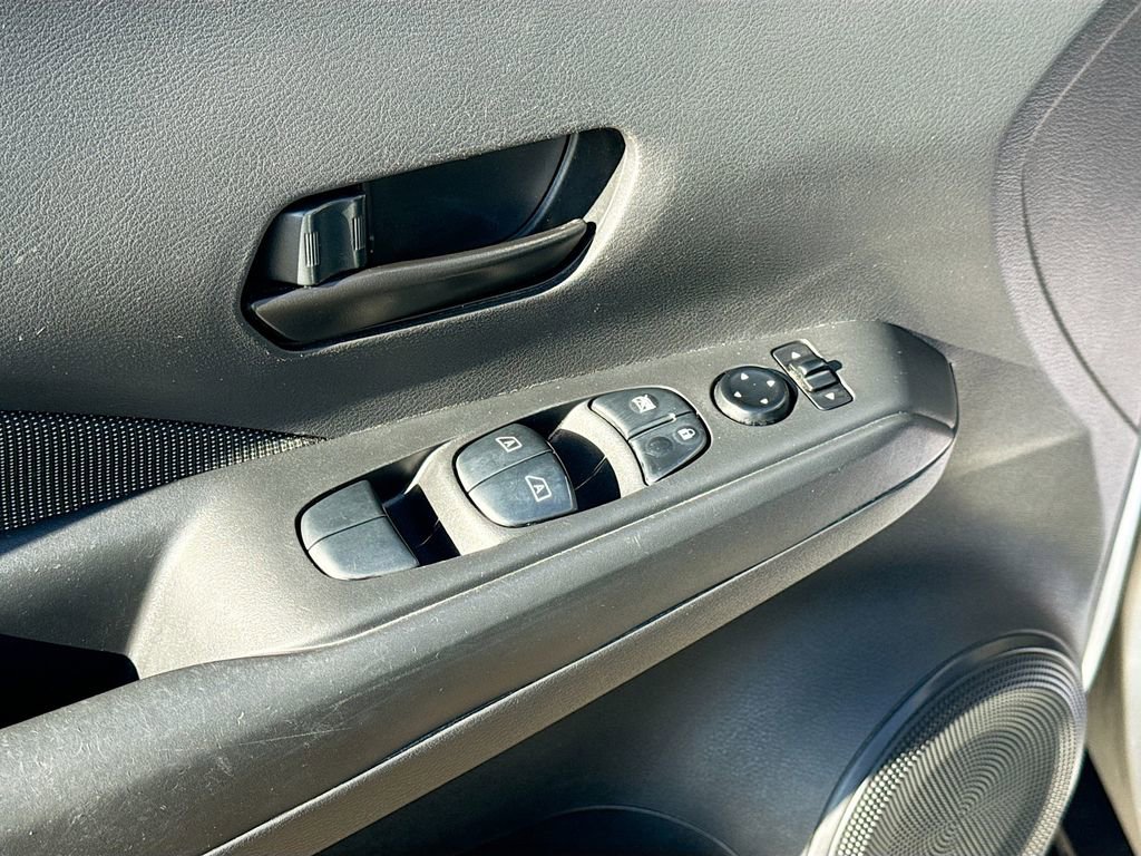 Used 2020 Nissan Kicks S image 16