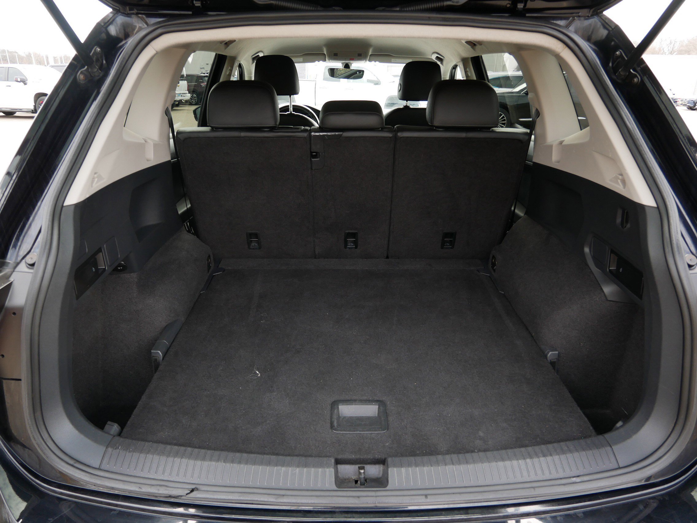 Used 2018 Volkswagen Tiguan SE image 17