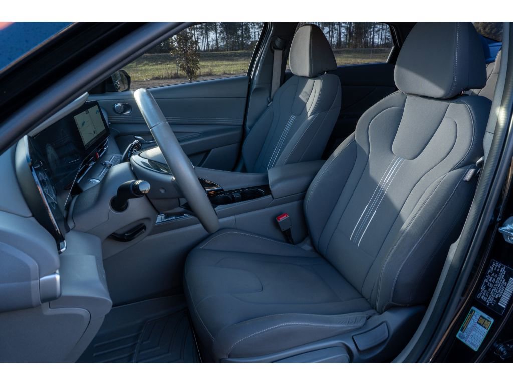 Used 2023 Hyundai Elantra SEL w/ Convenience Package image 11