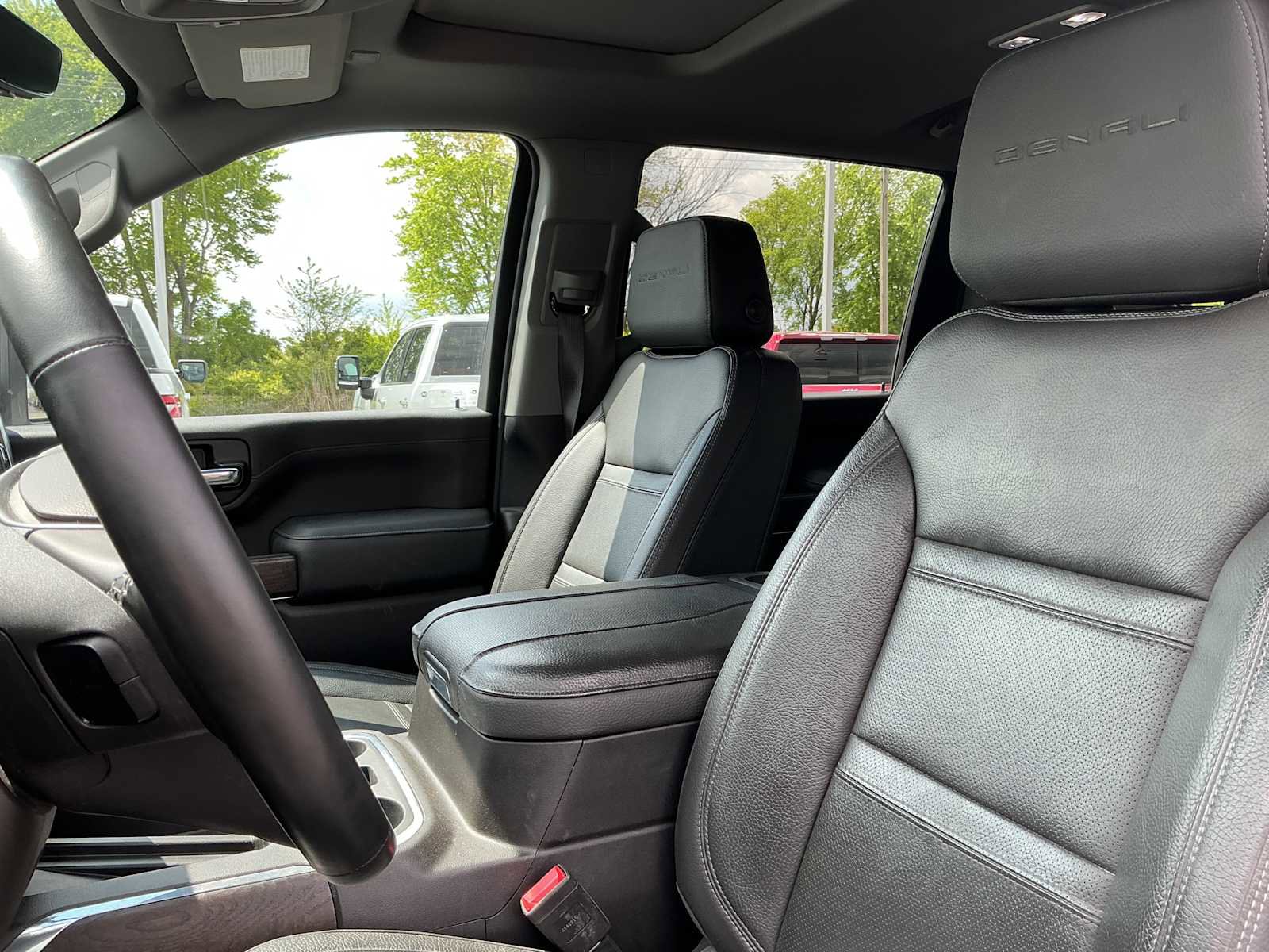 Used 2023 GMC Sierra 2500 Denali w/ Denali Ultimate Package AWD/4WD image 22