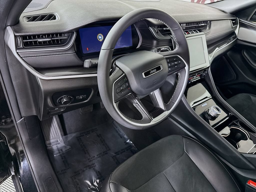 Used 2023 Jeep Grand Cherokee Altitude AWD/4WD image 19