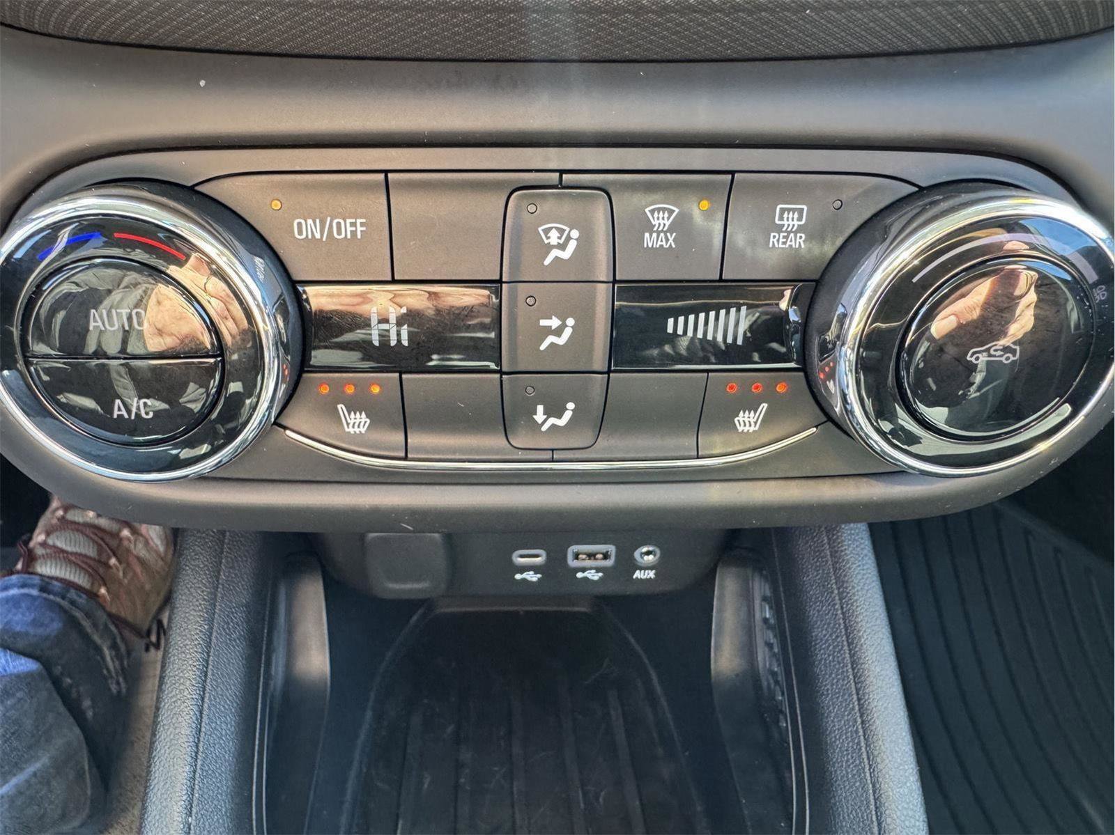 Used 2023 Chevrolet TrailBlazer LT w/ LPO, Blackout Package image 27