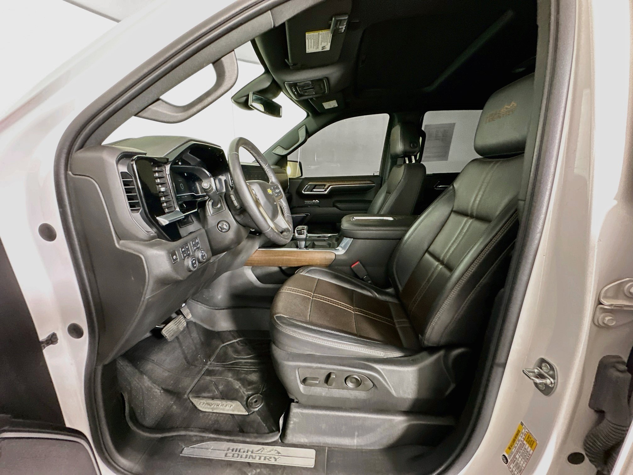 Used 2022 Chevrolet Silverado 1500 High Country w/ High Country Premium Package AWD/4WD image 13