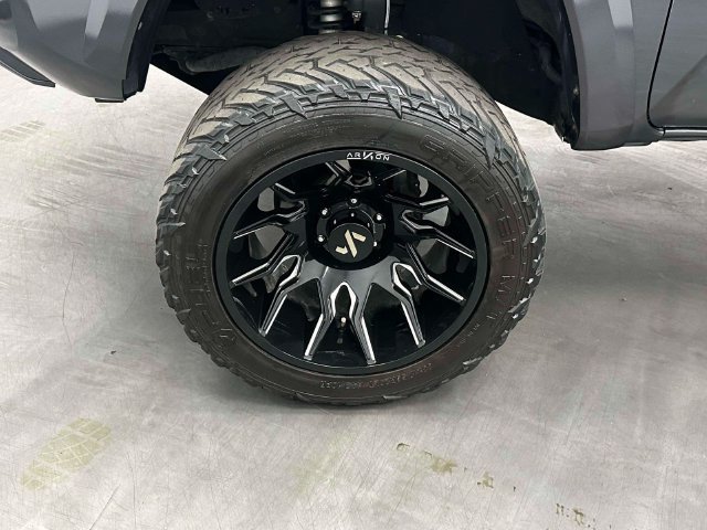 Used 2020 Toyota Tacoma TRD Sport AWD/4WD image 25