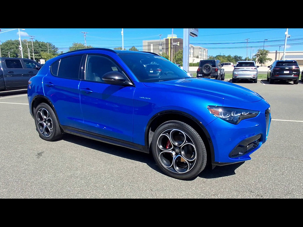 Used 2024 Alfa Romeo Stelvio Veloce AWD/4WD image 2