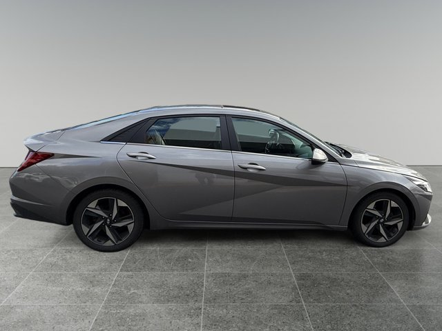 Used 2022 Hyundai Elantra Limited FWD image 6