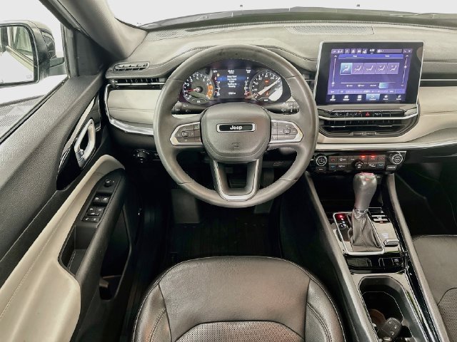 Used 2023 Jeep Compass Limited w/ Sun and Sound Group AWD/4WD image 11