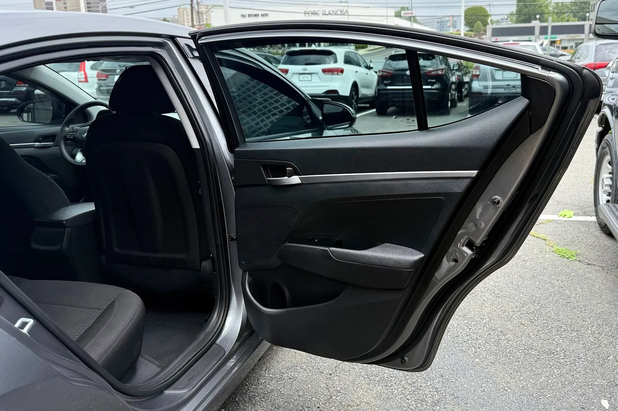 Used 2019 Hyundai Elantra SE w/ Cargo Package FWD image 28