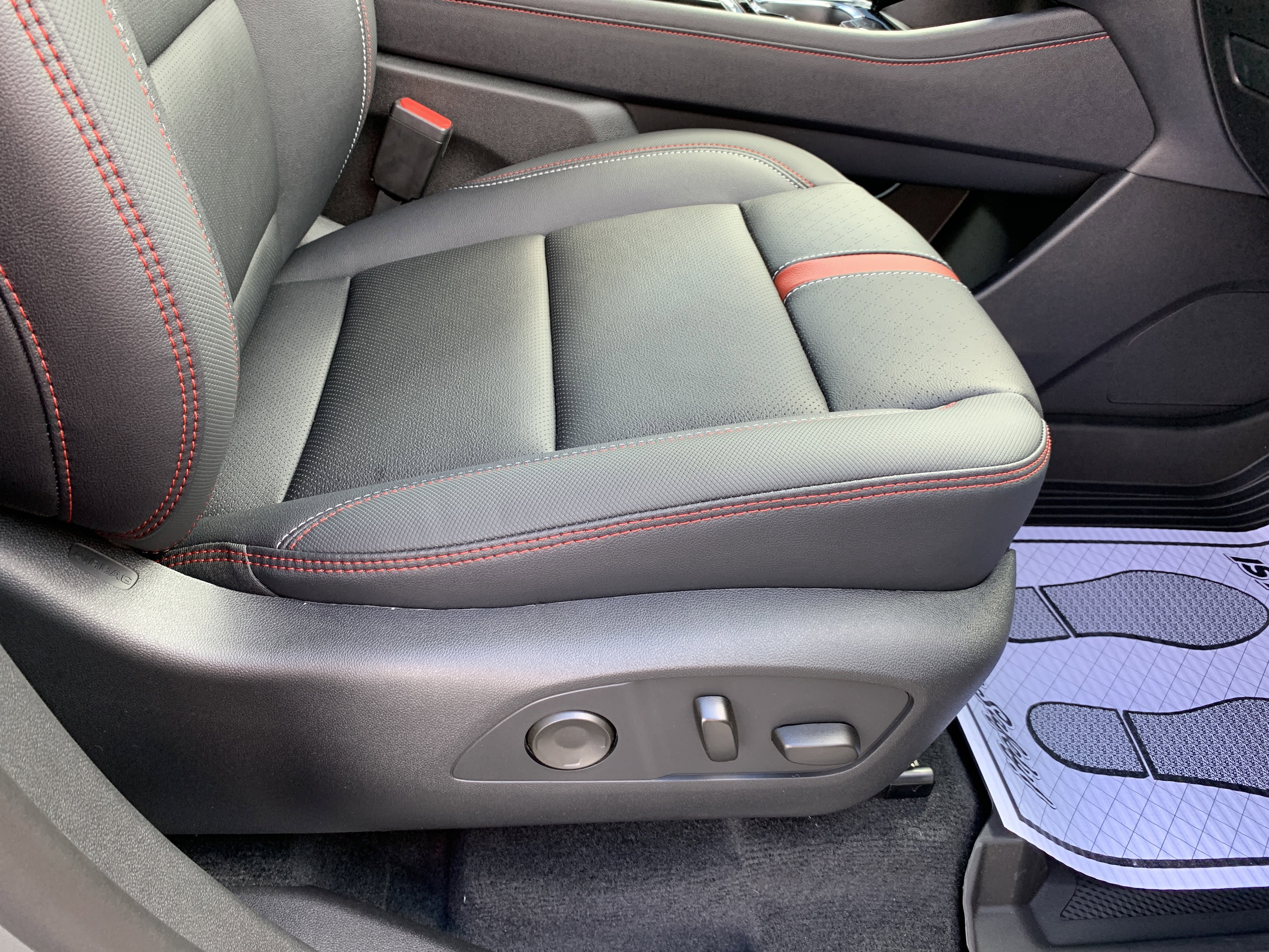 New 2026 Chevrolet Traverse RS w/ LPO, Floor Liner Package image 28