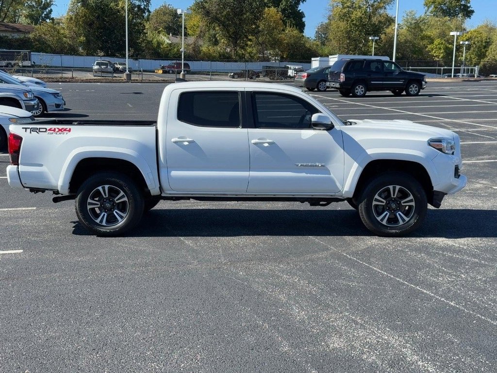 Used 2019 Toyota Tacoma TRD Sport image 2