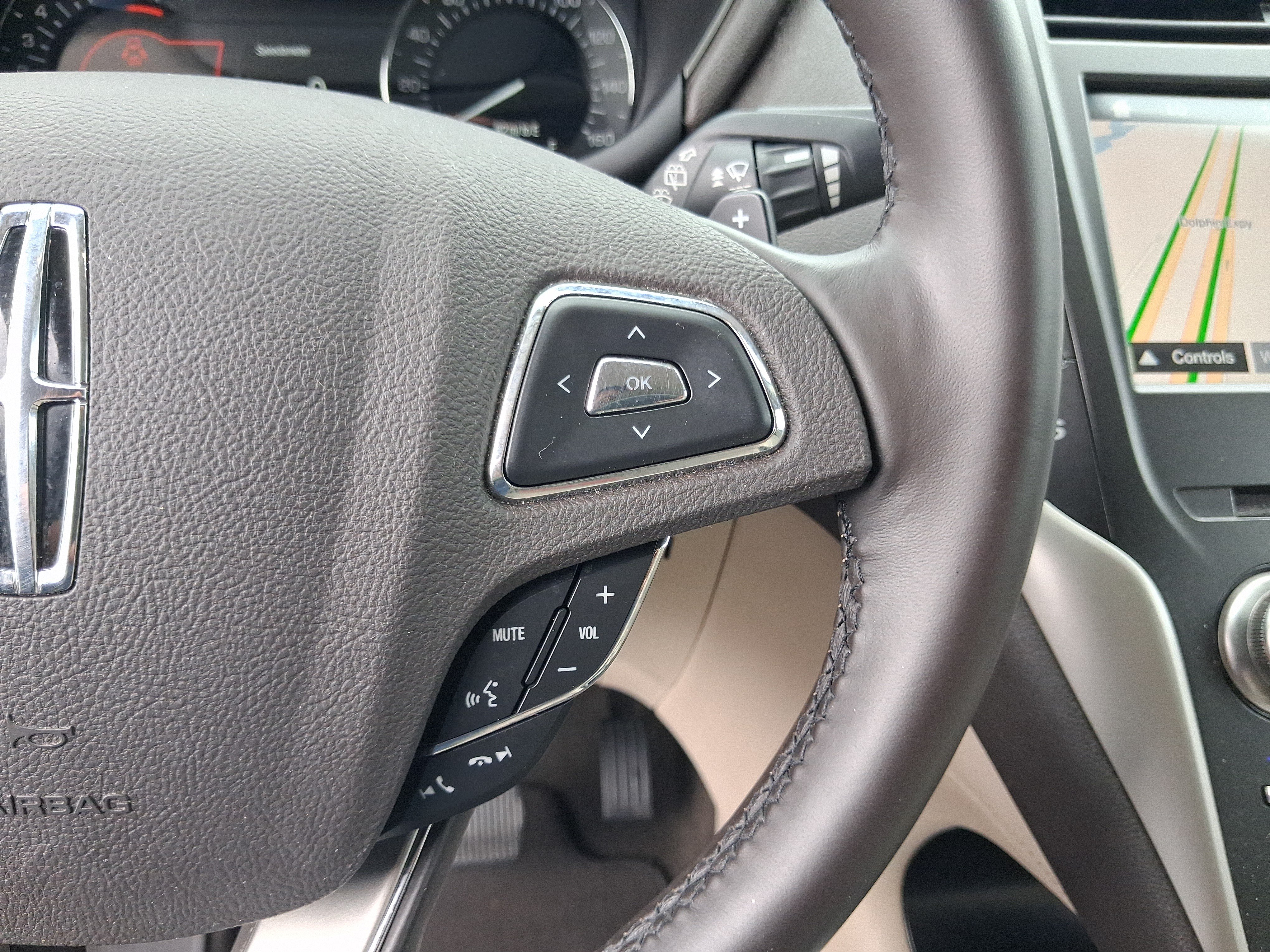 Used 2019 Lincoln MKC Select w/ Select Plus Package FWD image 18