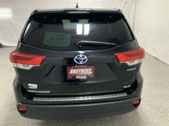 Used 2017 Toyota Highlander XLE AWD/4WD image 6