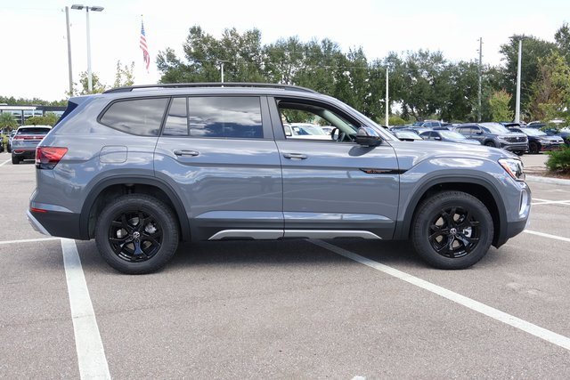 New 2026 Volkswagen Atlas Peak Edition image 8