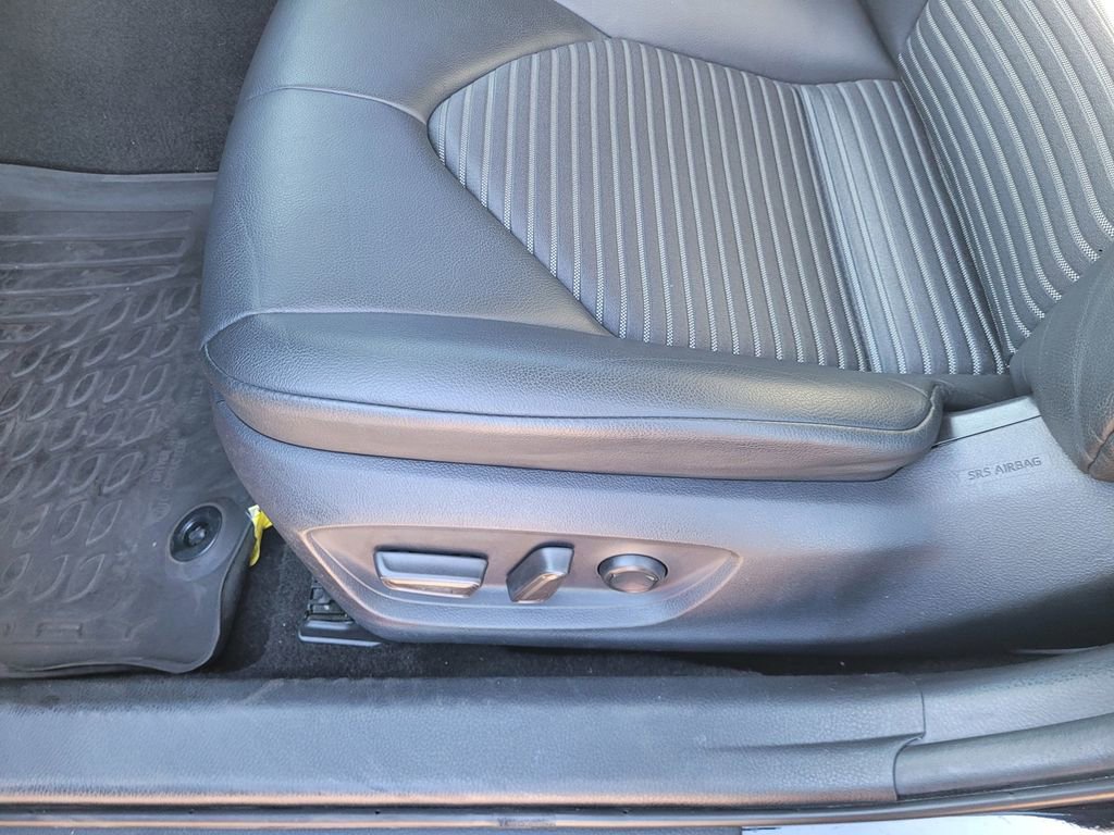 Used 2018 Toyota Camry SE image 27