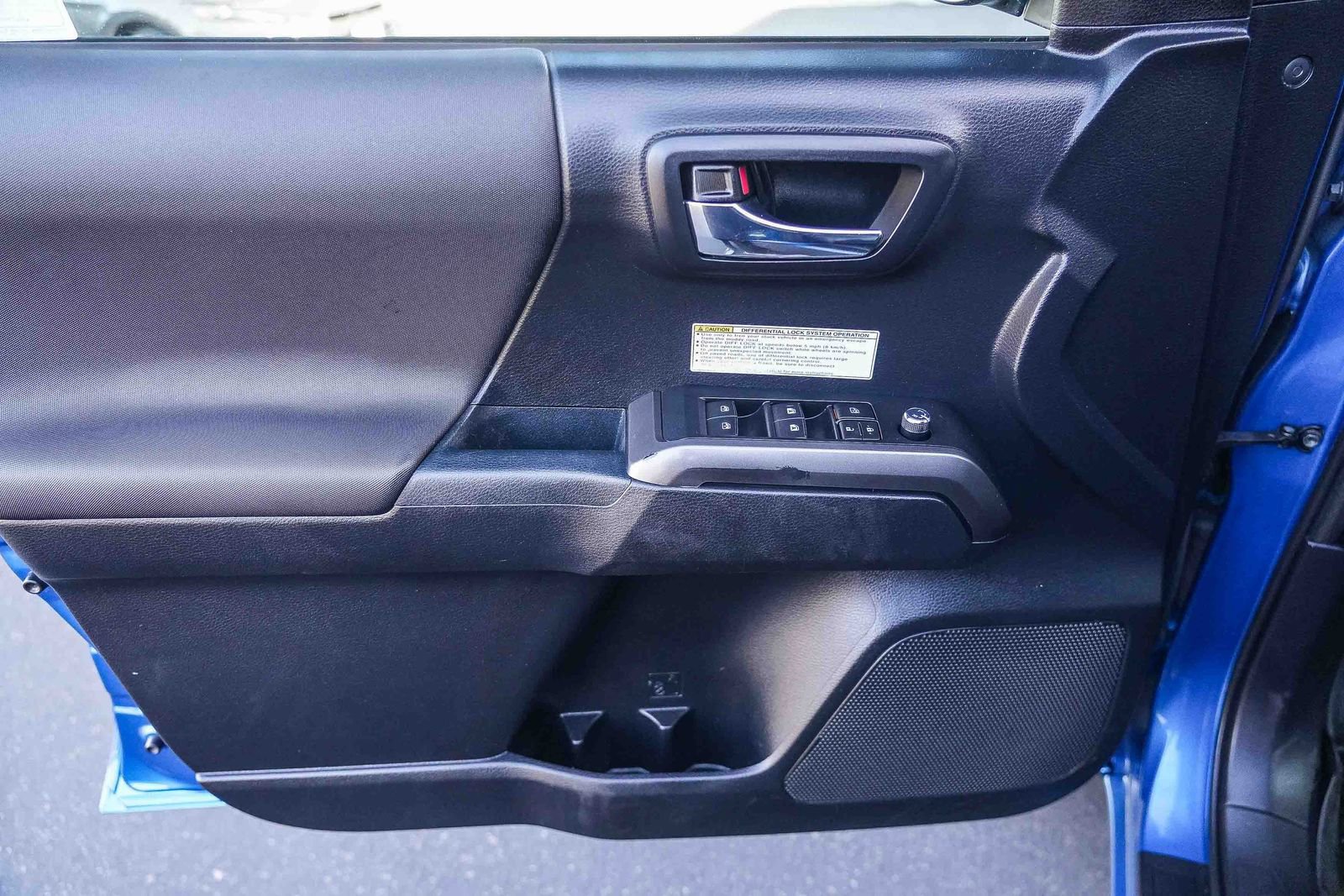 Used 2018 Toyota Tacoma TRD Off-Road w/ TRD Premium Off Road Package AWD/4WD image 26