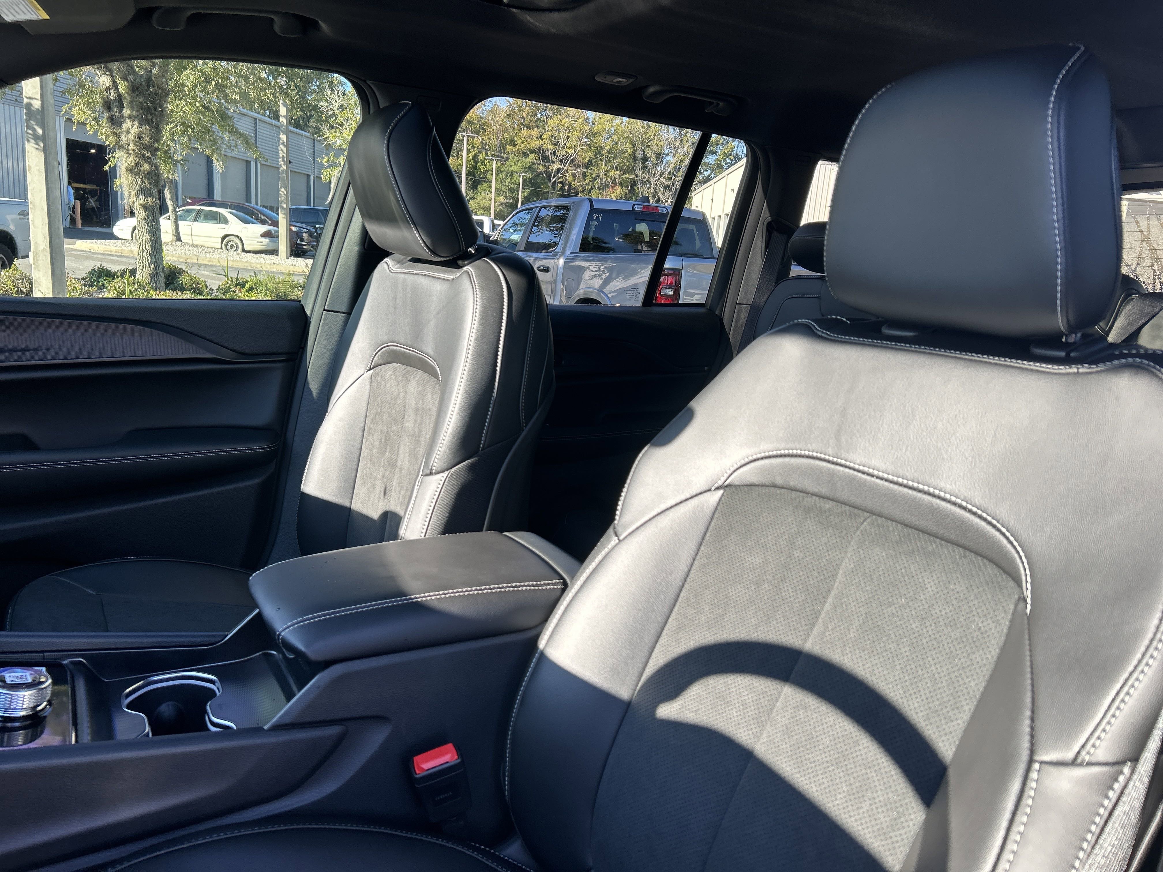 New 2025 Jeep Grand Cherokee Laredo image 15