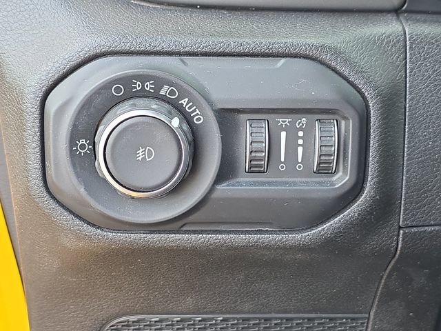 Used 2018 Jeep Wrangler Unlimited Sahara image 18