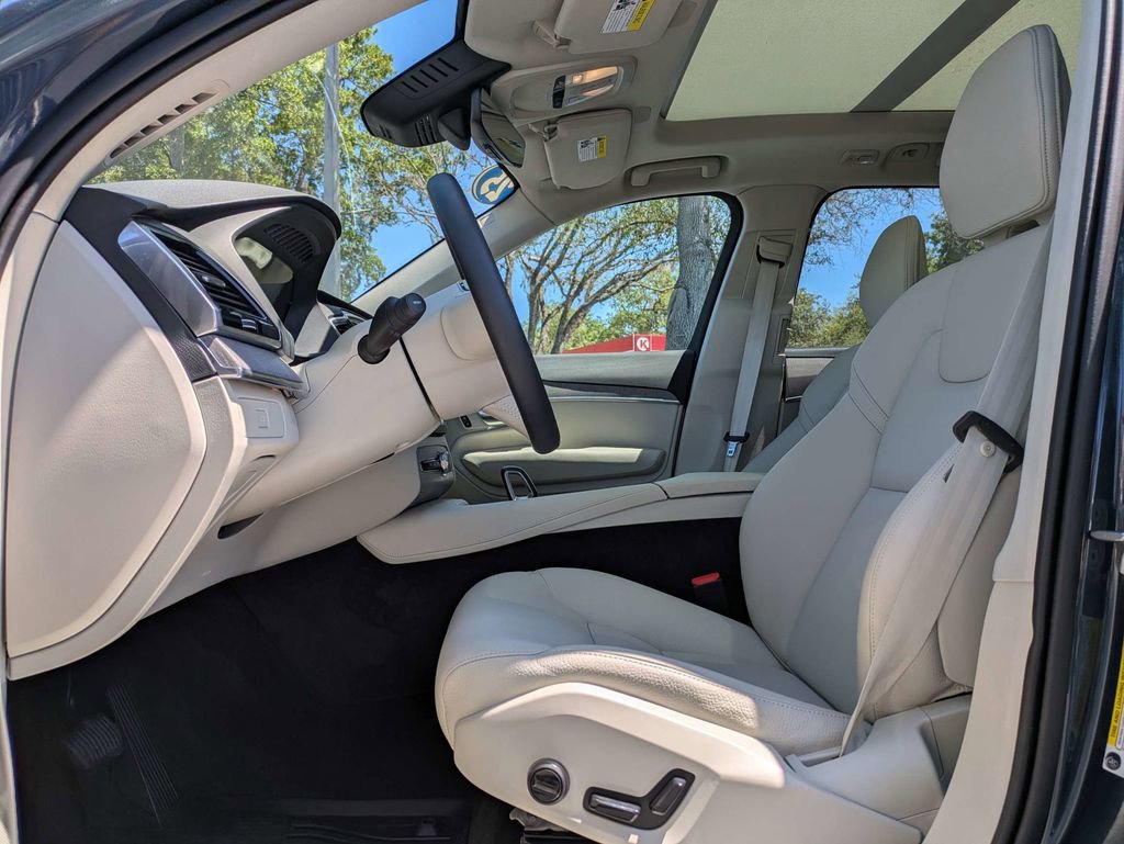 Used 2025 Volvo XC90 B6 Plus w/ Protection Package Premier image 2