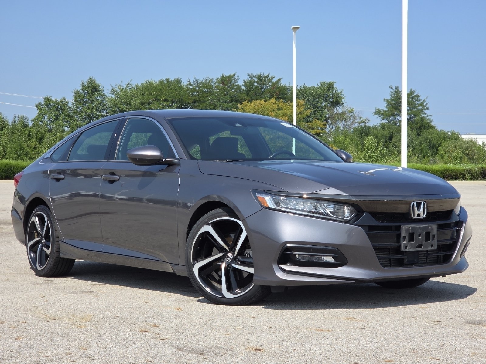 Used 2018 Honda Accord Sport image 2
