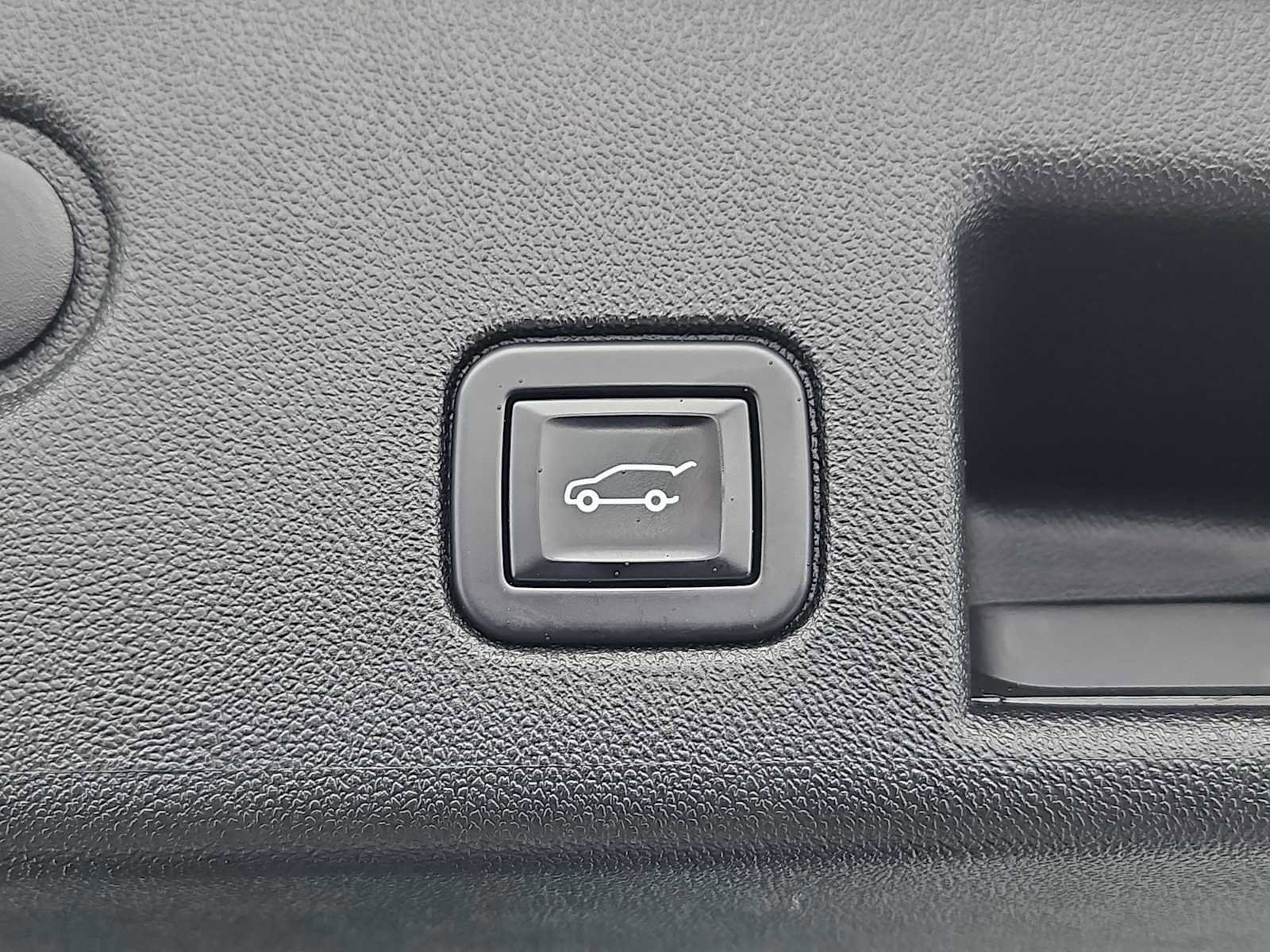 Used 2022 Chevrolet Equinox RS w/ RS Leather Package image 24