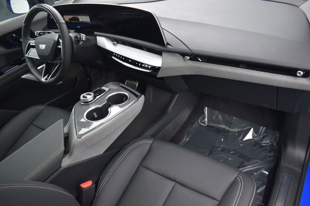 Certified 2025 Cadillac Optiq Luxury 2 AWD/4WD image 35
