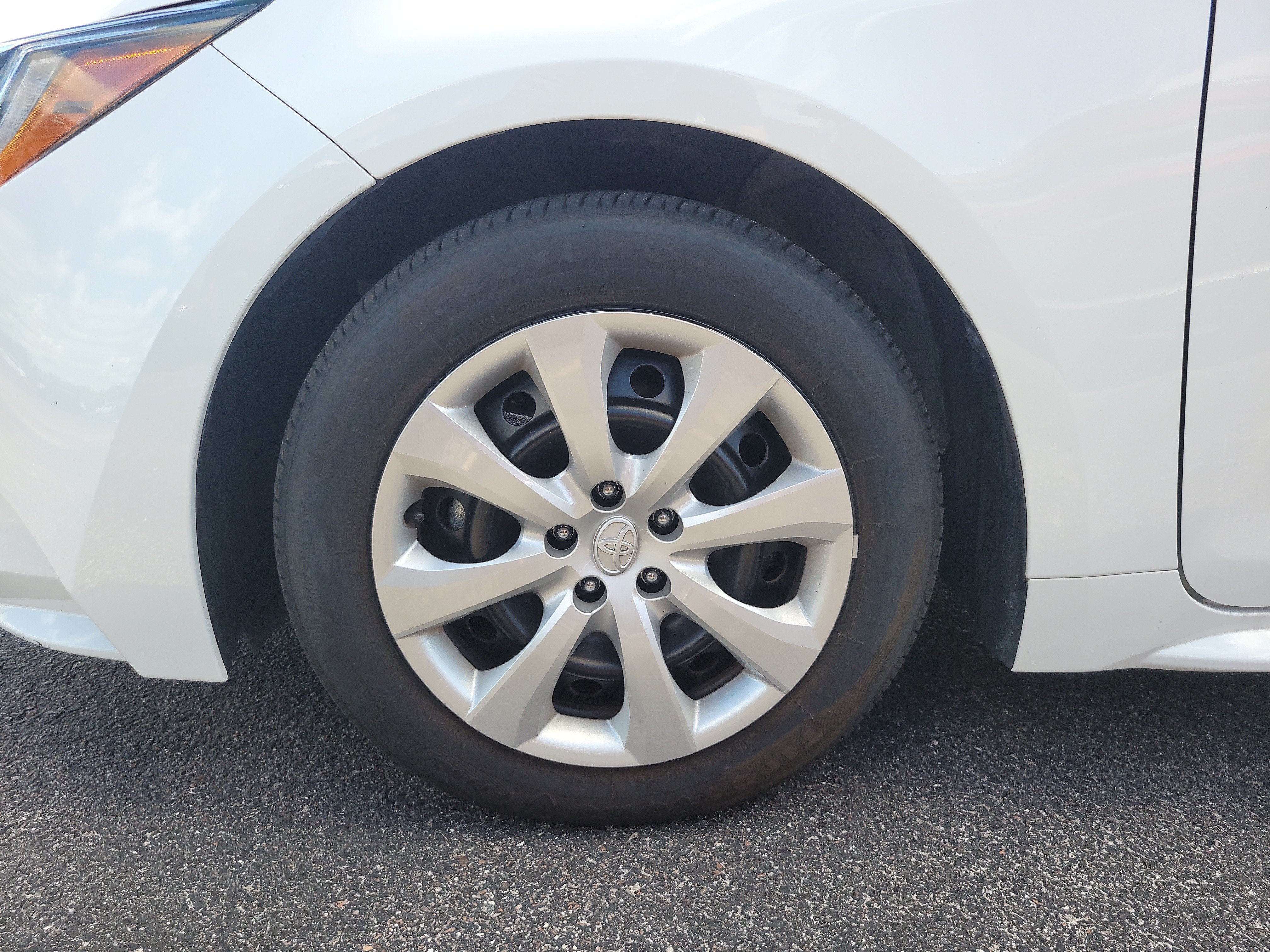 Used 2025 Toyota Corolla LE FWD image 9