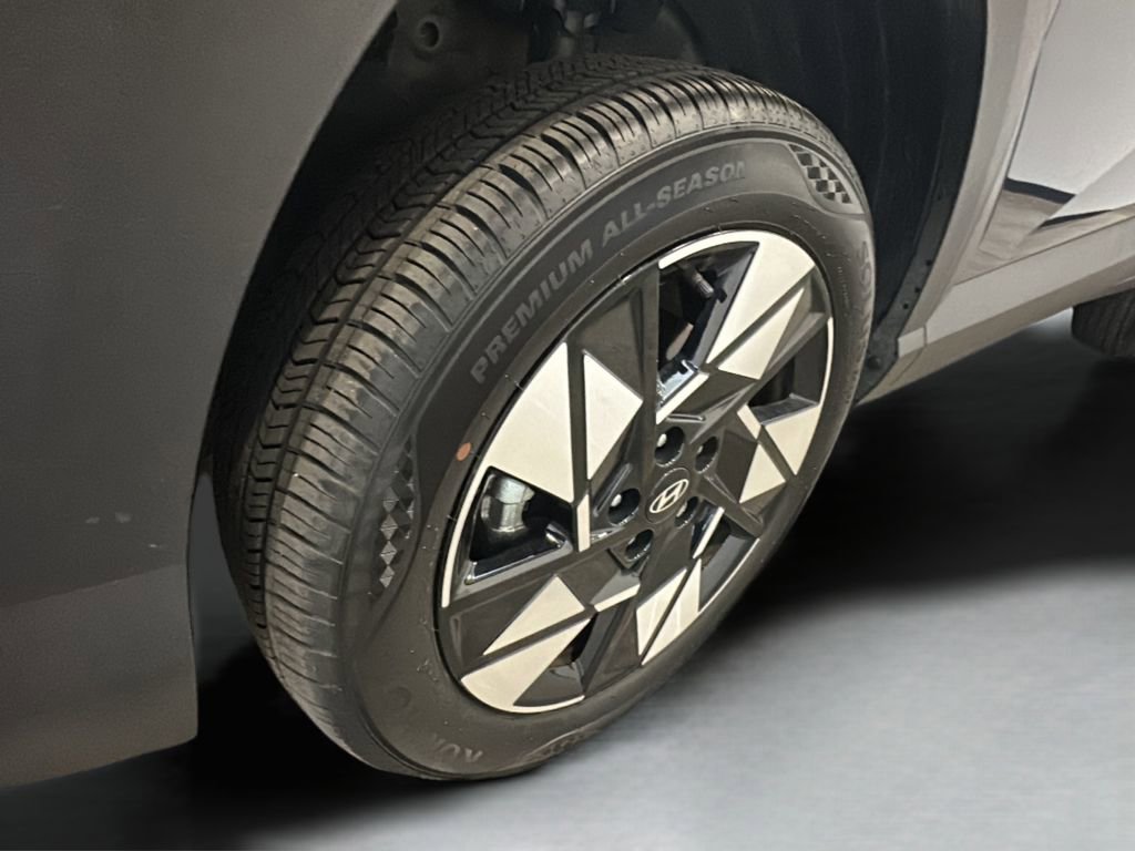 Certified 2025 Hyundai Kona SEL image 4