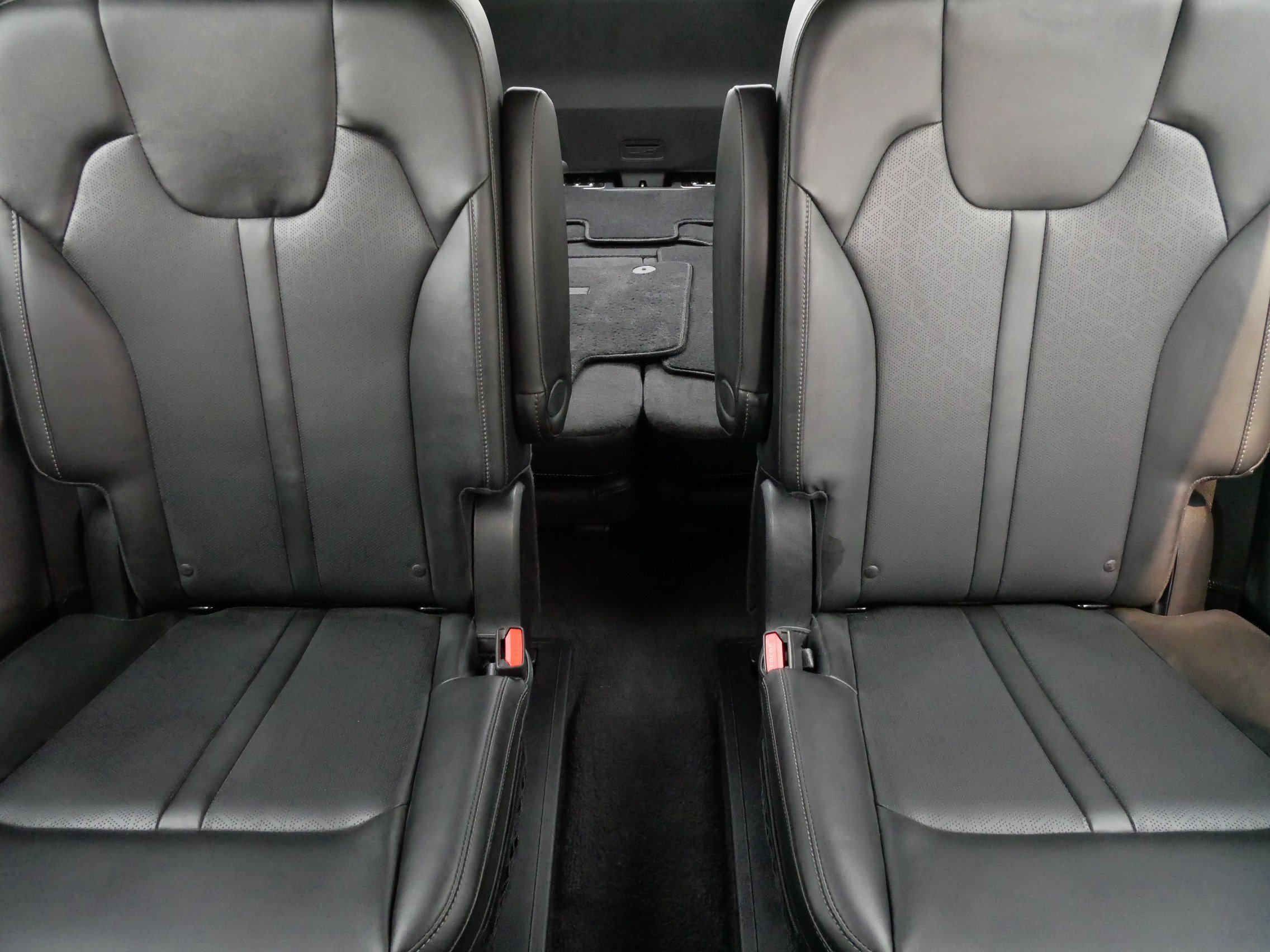 Used 2023 Kia Sorento SX AWD/4WD image 13