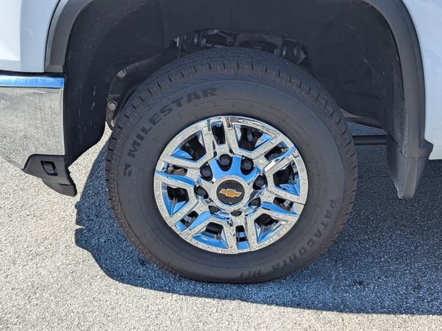 Used 2024 Chevrolet Silverado 2500 LT AWD/4WD image 3