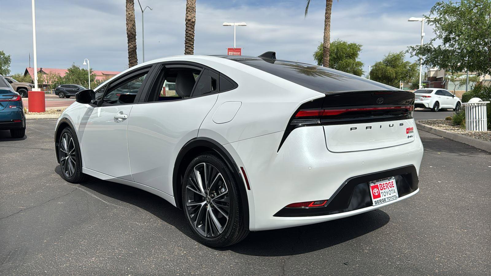 Used 2025 Toyota Prius XLE image 5