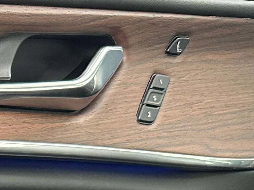 New 2025 Jeep Grand Cherokee Summit w/ Luxury Tech Group V image 40