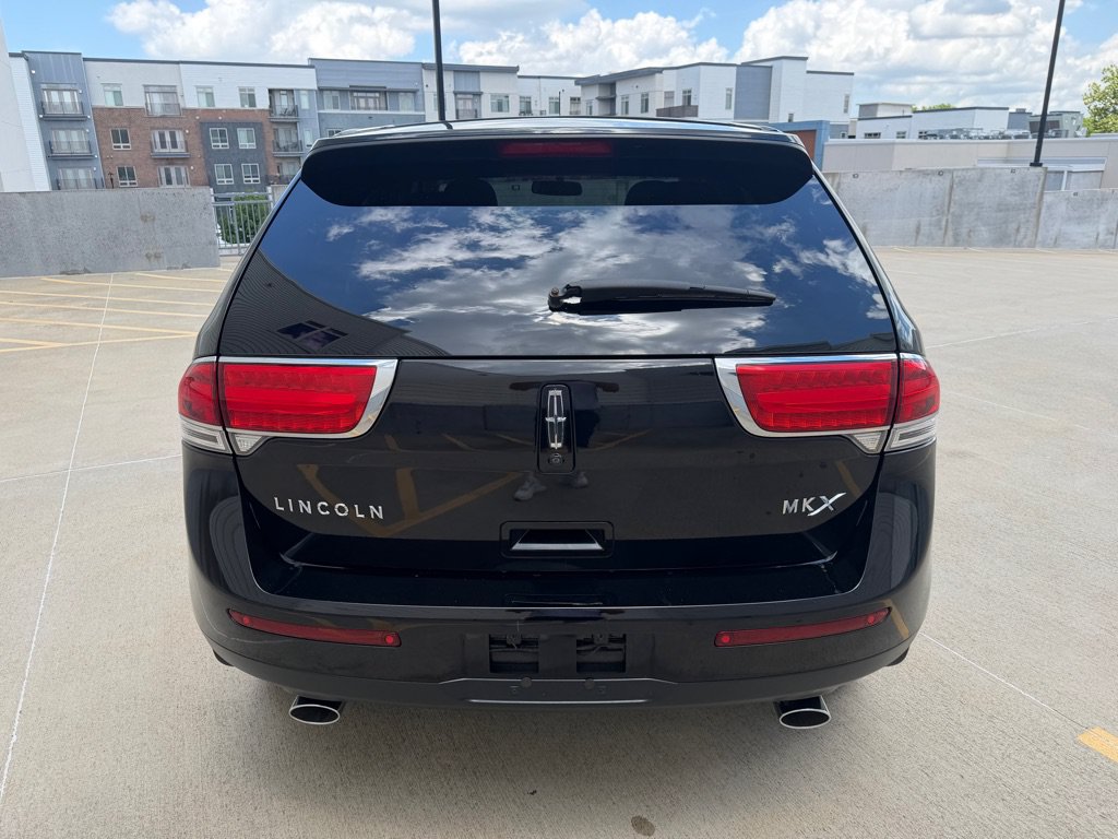 Used 2012 Lincoln MKX FWD image 4