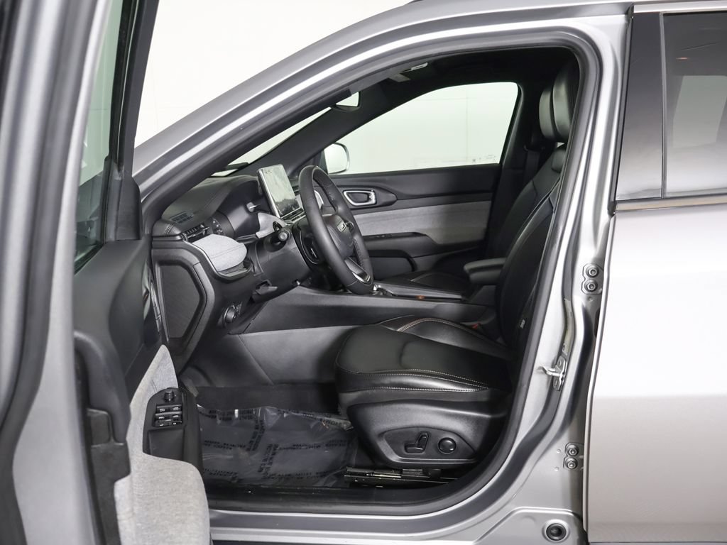 Used 2023 Jeep Compass Latitude AWD/4WD image 25