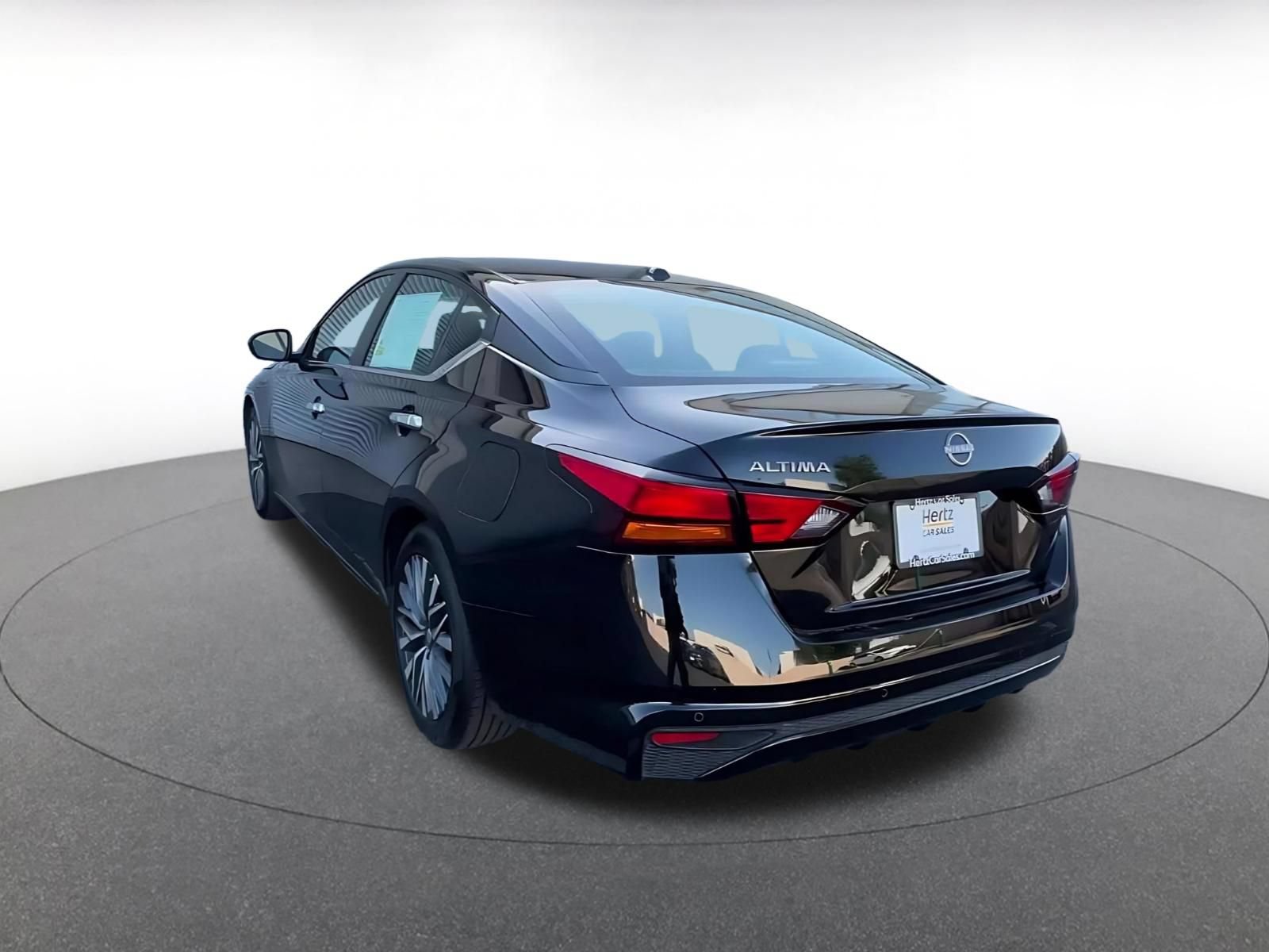 Used 2025 Nissan Altima 2.5 SV FWD image 11