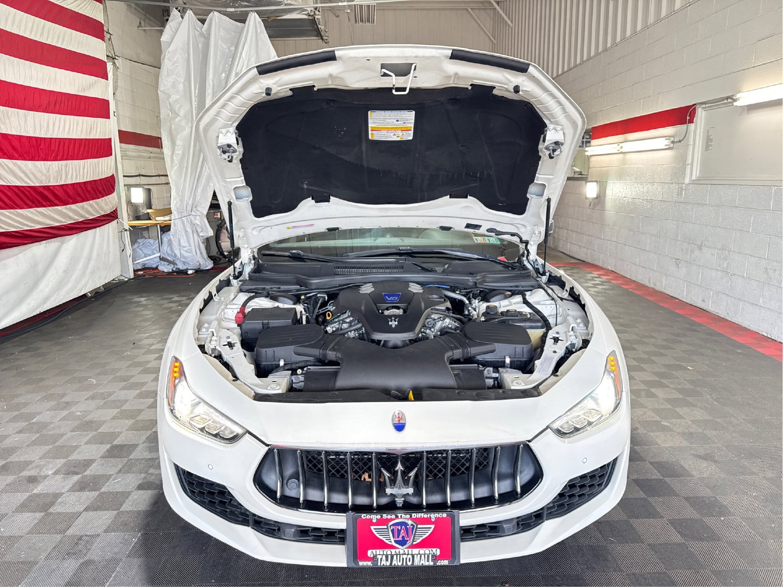 Used 2018 Maserati Ghibli S RWD image 11