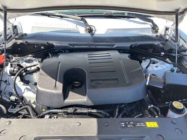 Used 2023 Land Rover Defender 110 SE image 23