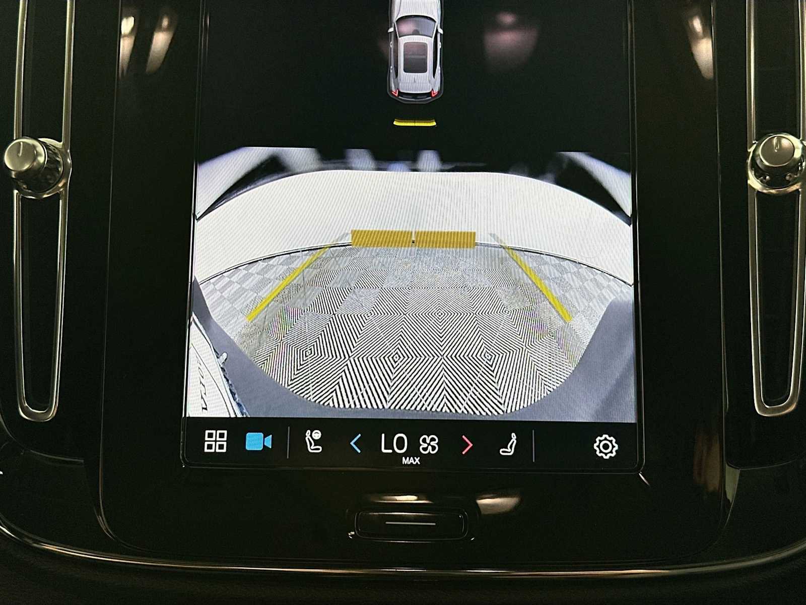 Used 2025 Volvo XC40 B5 Core w/ Protection Package Premier image 15