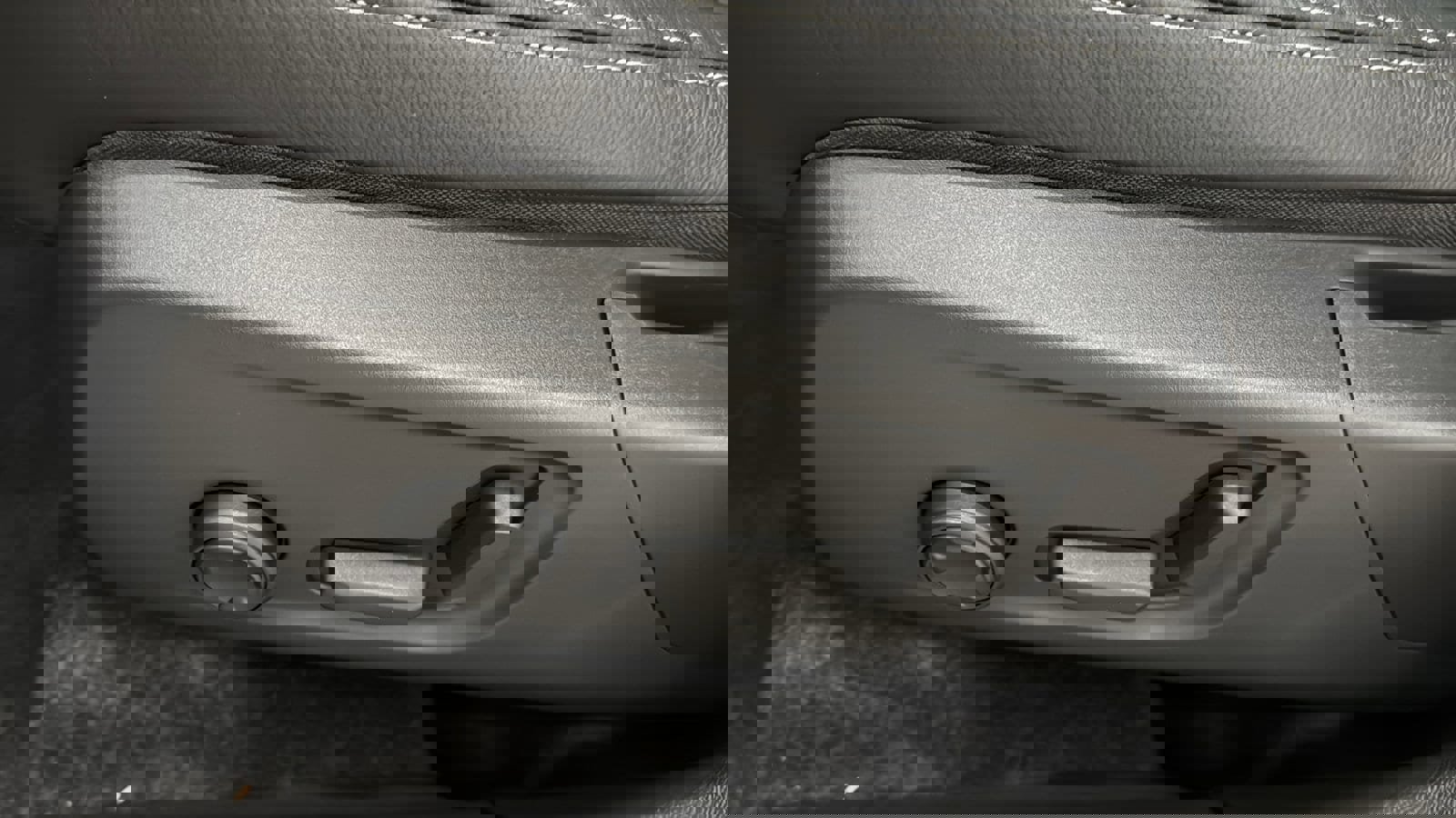 Used 2026 Volvo XC40 B5 Ultra w/ Protection Package Premier image 24