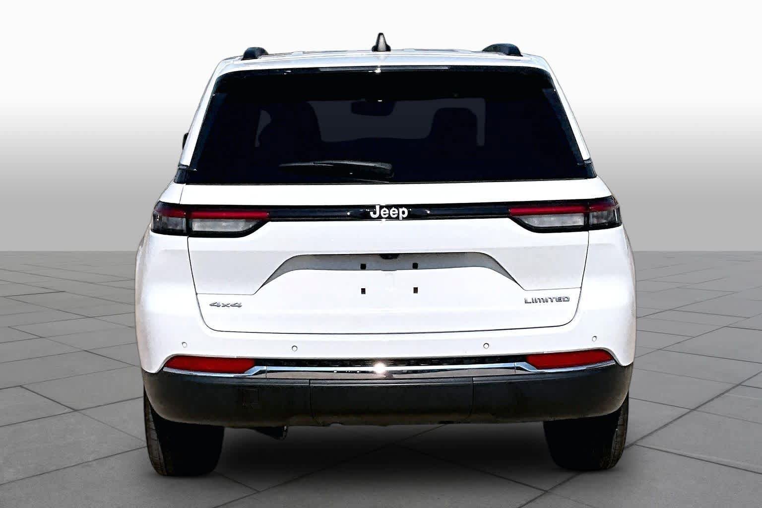 Used 2024 Jeep Grand Cherokee Limited w/ Trailer Tow Package AWD/4WD image 5