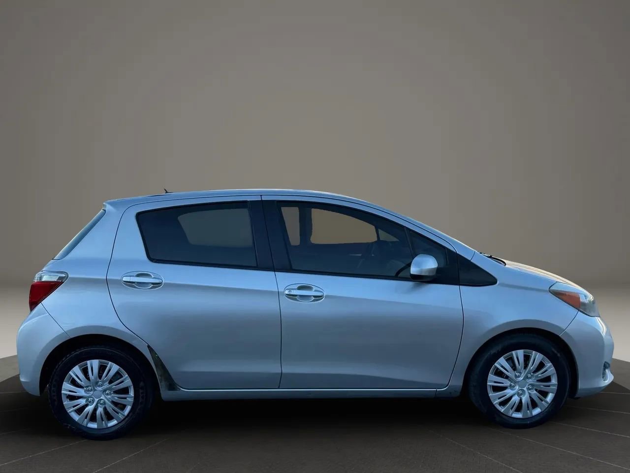 Used 2013 Toyota Yaris LE image 10