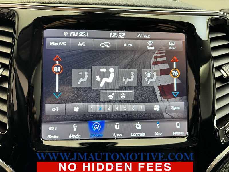 Used 2019 Jeep Cherokee Limited image 24