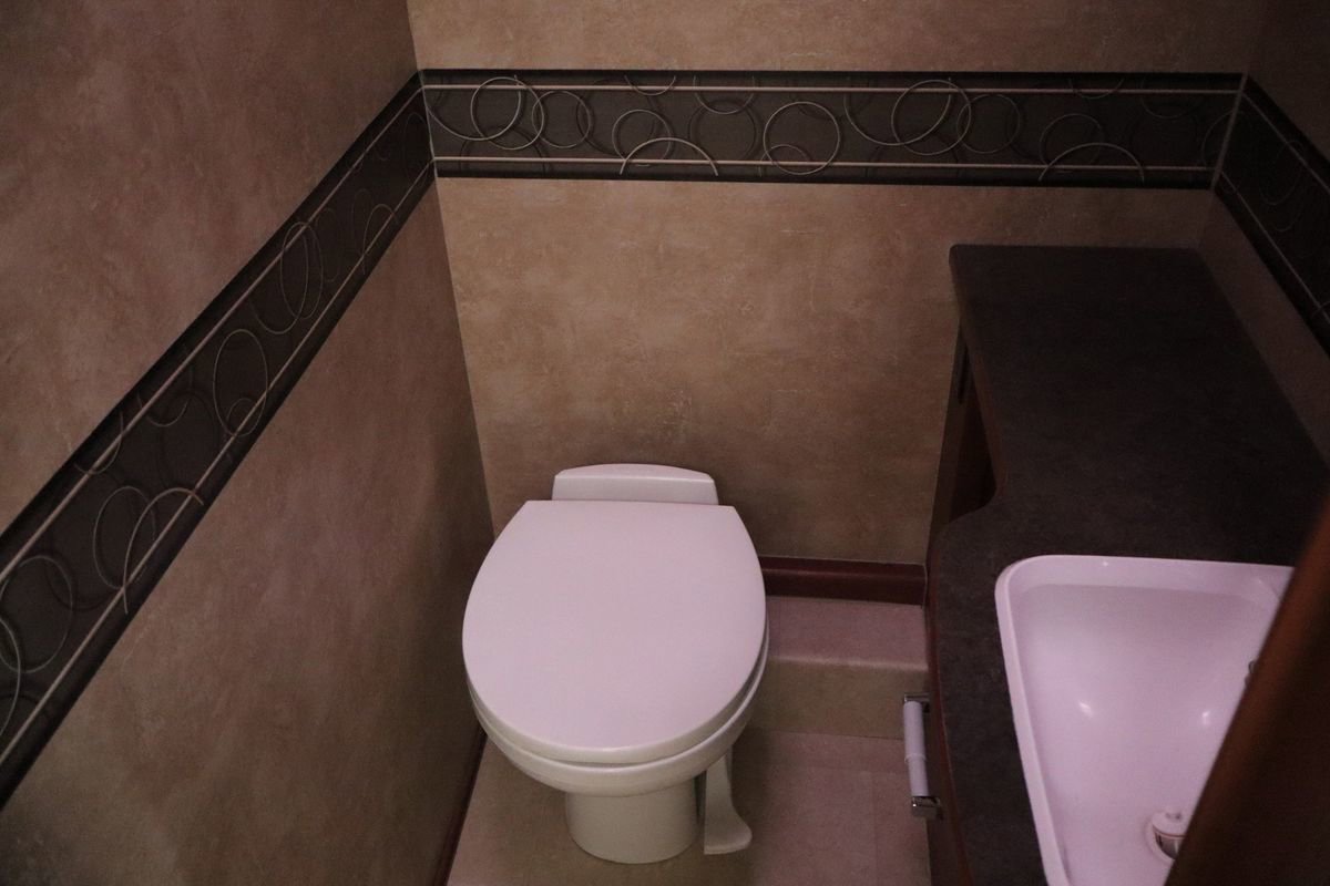 Used 2015 Ford E-450 and Econoline 450 Super Duty w/ Motorhome Prep Package image 43