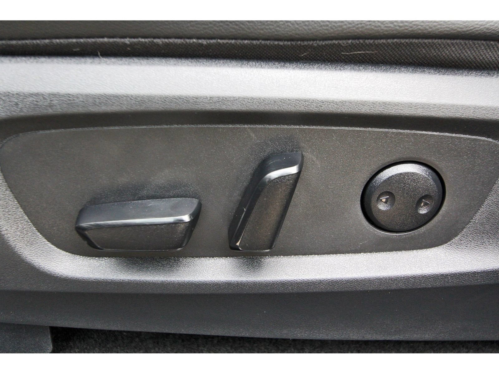 Used 2024 Nissan Pathfinder SL FWD image 29