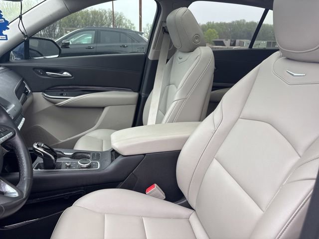 Used 2021 Cadillac XT4 Luxury image 2
