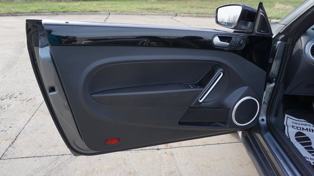 Used 2014 Volkswagen Beetle R-Line image 25