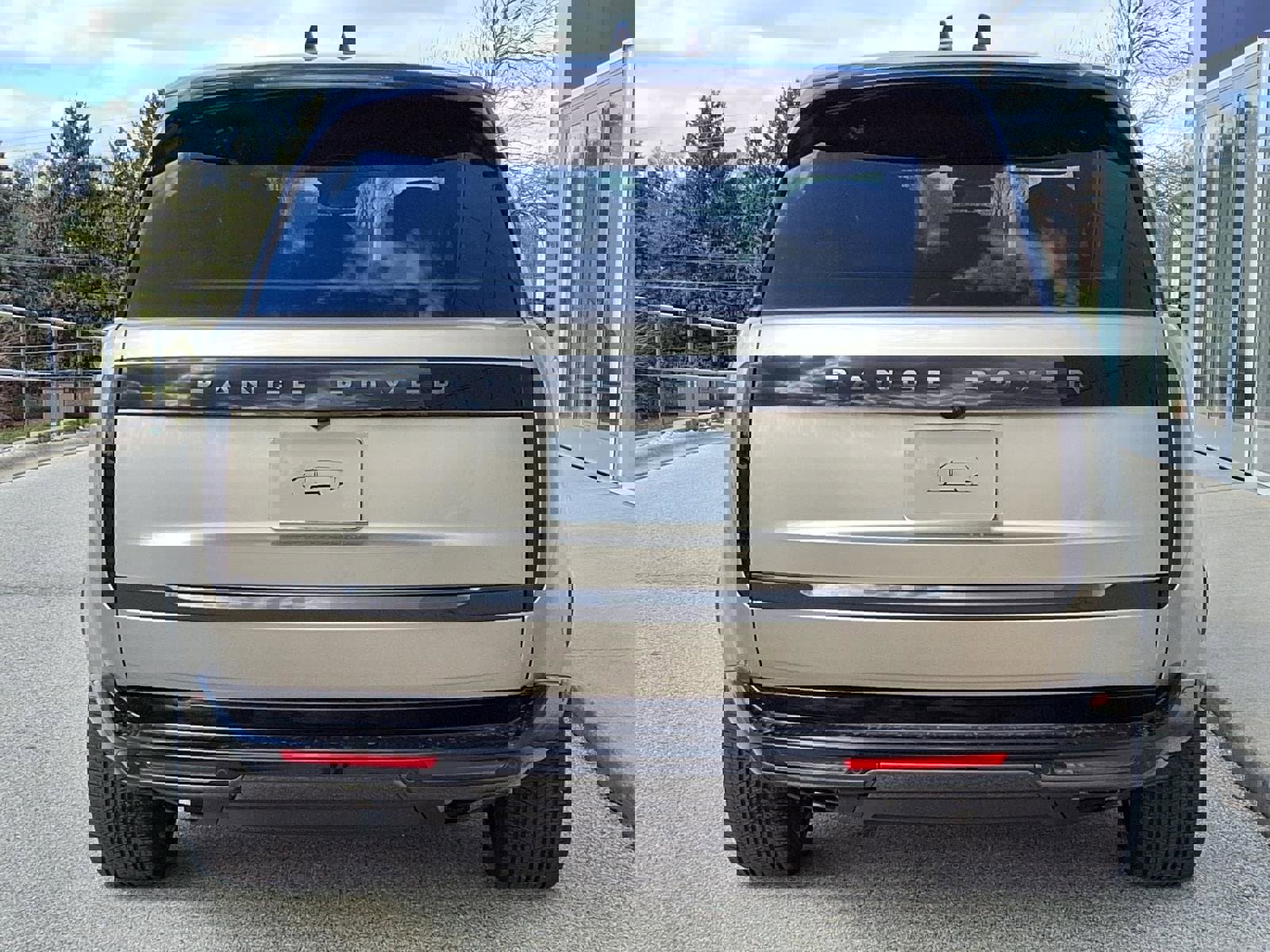 New 2026 Land Rover Range Rover Long Wheelbase SE image 4