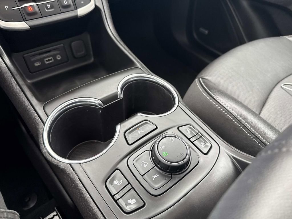 Used 2024 GMC Terrain SLT w/ Infotainment Package II image 29