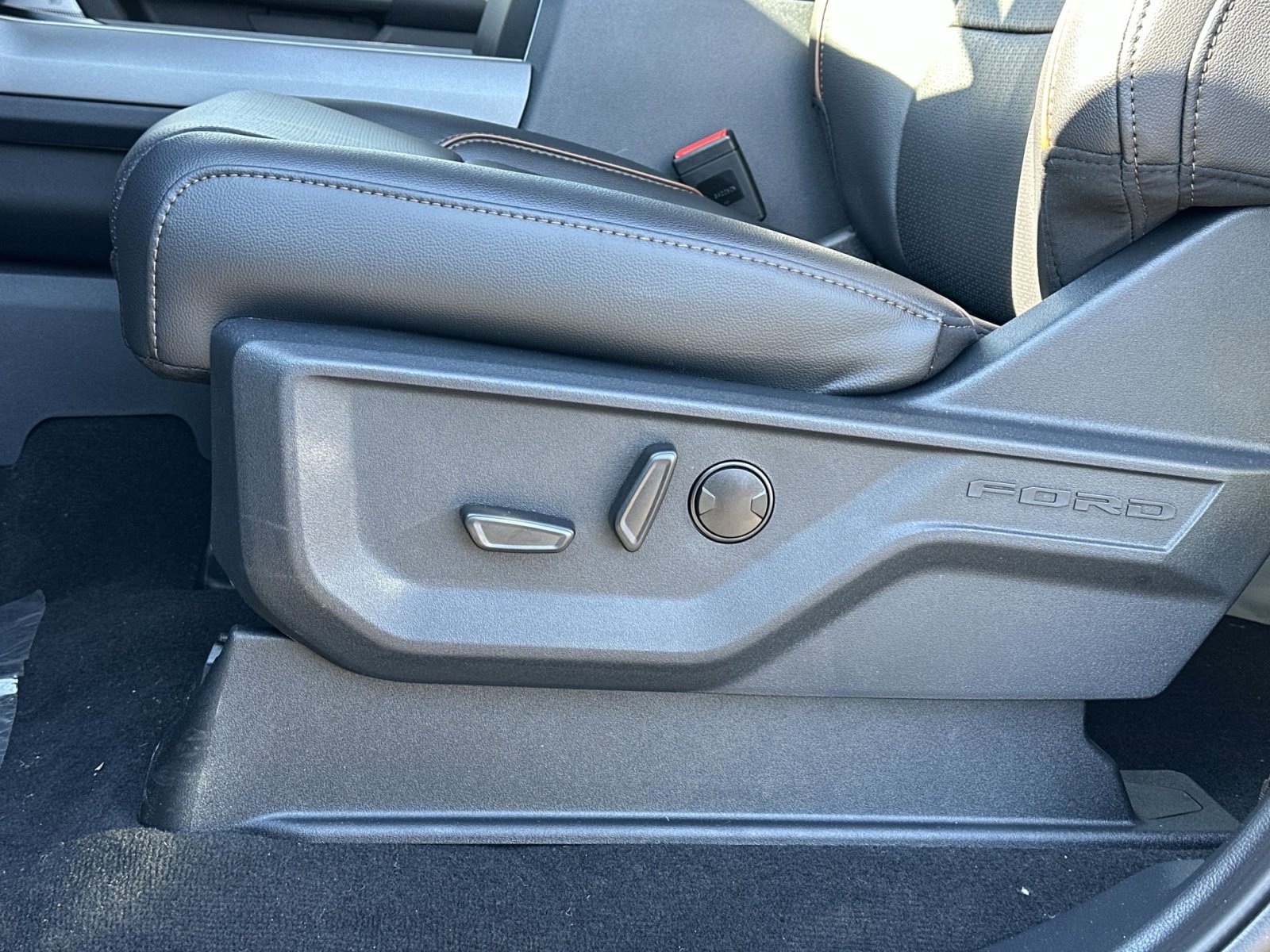 New 2026 Ford F250 Lariat w/ Black Appearance Package image 14