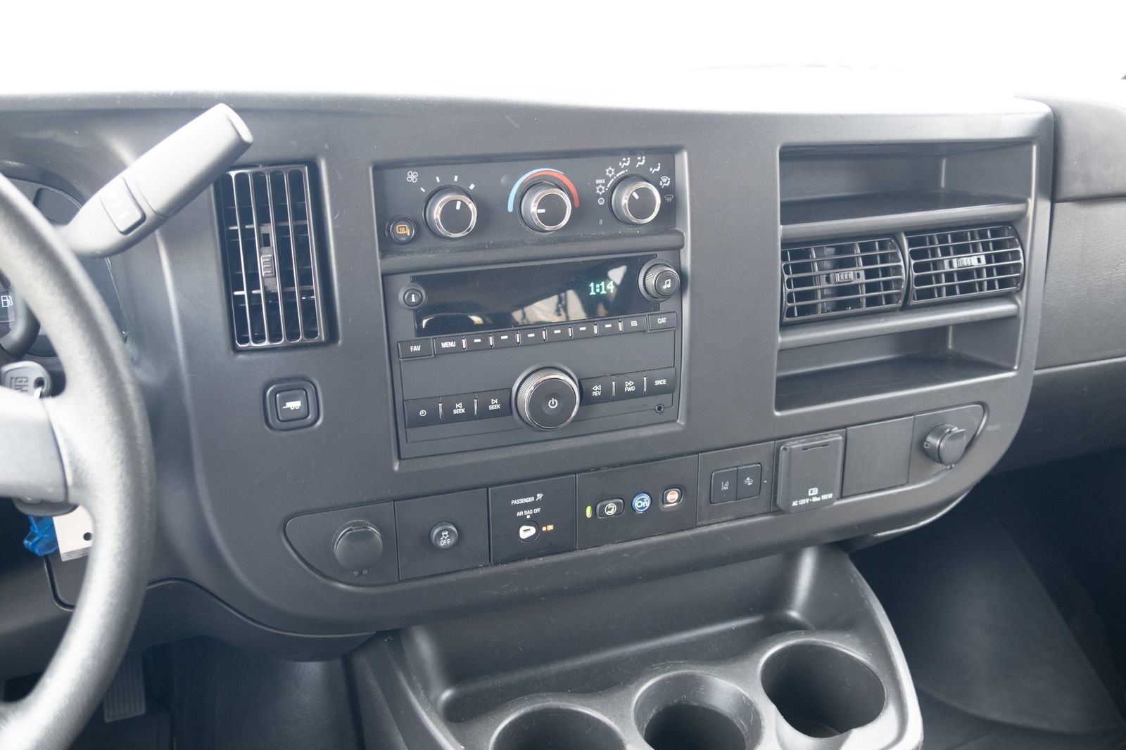 Used 2025 Chevrolet Express 3500 LT w/ LT Preferred Equipment Group RWD image 2