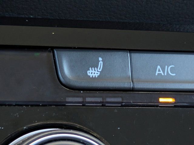 Used 2023 Volkswagen Taos SE w/ Black Wheel Package image 27